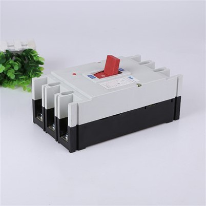 PV-Leistungsschalter mit geformtem Gehäuse